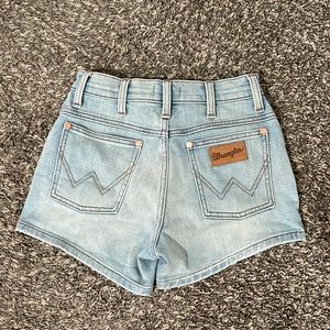 Wrangler denim shorts size 24